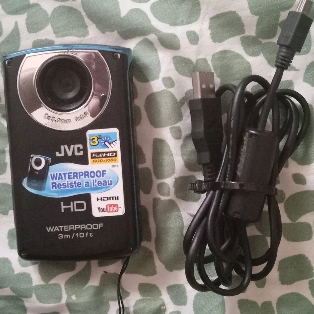 JVC Picsio water proof full HD hdmi includes 8gb sandisk sd card